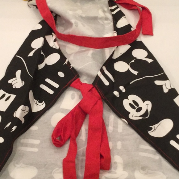 NEW Disney Mickey Mouse apron and mini mitts - Picture 4 of 8